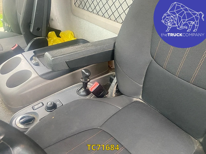 Camión caja cerrada DAF LF 230: foto 17