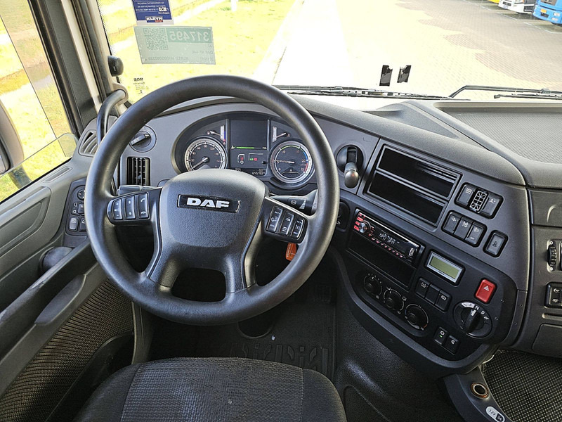 Foto del interior 1: Cabeza tractora DAF XF 440 SPACECAB NL-TRUCK
