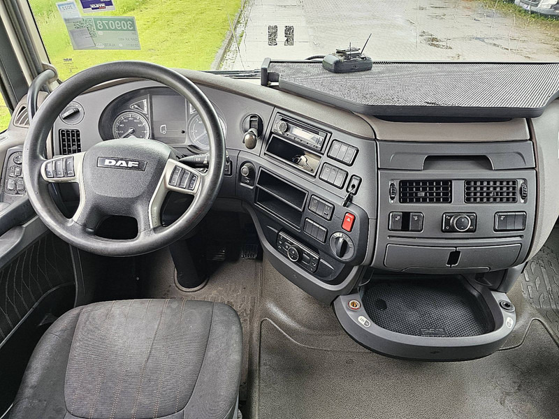 Foto del interior 1: Cabeza tractora DAF XF 480 INT. SKIRTS 2X TANK