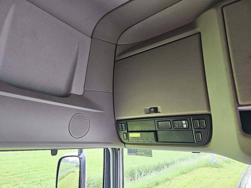 Cabeza tractora DAF XF 480 INT. SKIRTS 2X TANK: foto 13