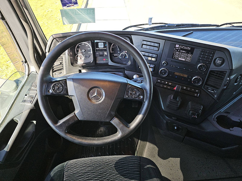 Foto del interior 1: Leasing financiero de Mercedes-Benz AROCS 3358 6X4 RETARDER PTO+HYD leasing Mercedes-Benz AROCS 3358 6X4 RETARDER PTO+HYD