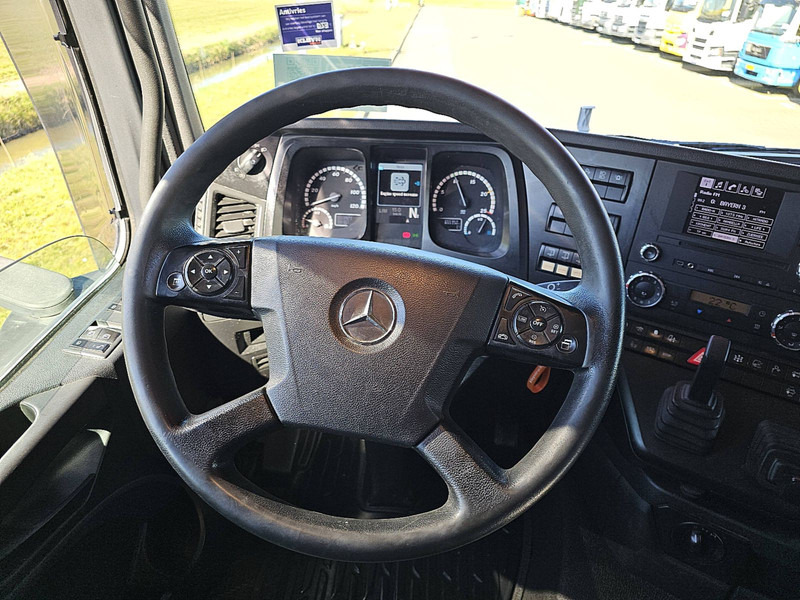 Foto del interior 2: Leasing financiero de Mercedes-Benz AROCS 3358 6X4 RETARDER PTO+HYD leasing Mercedes-Benz AROCS 3358 6X4 RETARDER PTO+HYD