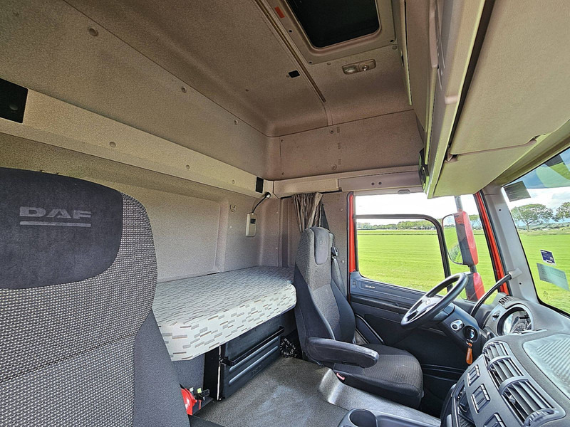 Foto del interior 2: Chasis camión DAF CF 290 SPACECAB WB 570