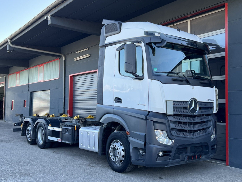 Mercedes-Benz Actros 2542 Klima Retader SDG715 745 BDF Scheckh - Portacontenedore/ Intercambiable camión: foto 1 Mercedes-Benz Actros 2542 Klima Retader SDG715 745 BDF Scheckh - Portacontenedore/ Intercambiable camión: foto 1