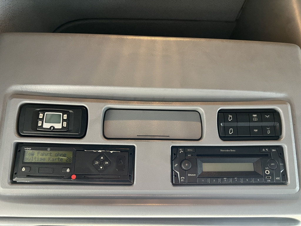 Mercedes-Benz Atego 1230 Klima ACC Schlafkabine 7,2m P+P LBW - Camión lona: foto 3 Mercedes-Benz Atego 1230 Klima ACC Schlafkabine 7,2m P+P LBW - Camión lona: foto 3