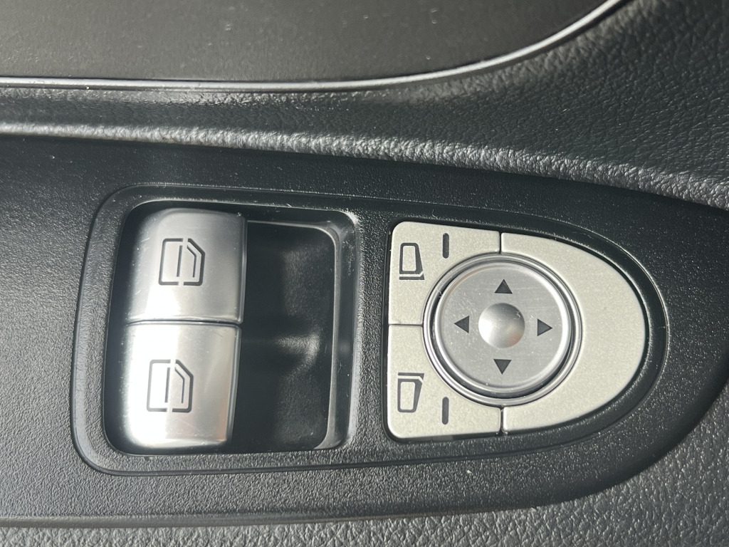 Mercedes-Benz Vito 110 CDI Lang Klima 3-Sitzer Heckflügeltüren - Furgoneta pequeña: foto 3 Mercedes-Benz Vito 110 CDI Lang Klima 3-Sitzer Heckflügeltüren - Furgoneta pequeña: foto 3