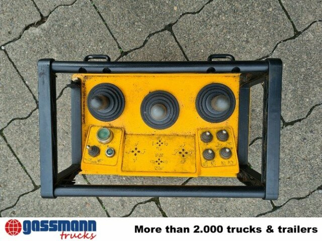 Mercedes-Benz Axor 1828 AK 4x4, Winterdienstausstattung, Kran - Volquete camión, Camión grúa: foto 2 Mercedes-Benz Axor 1828 AK 4x4, Winterdienstausstattung, Kran - Volquete camión, Camión grúa: foto 2