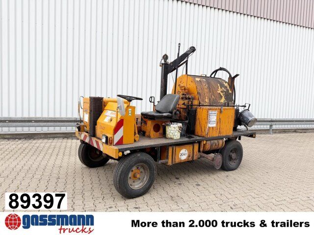 Universal 1200 S 4x2, Bitumen-/Teerspritze - Distribuidor de asfalto: foto 1 Universal 1200 S 4x2, Bitumen-/Teerspritze - Distribuidor de asfalto: foto 1
