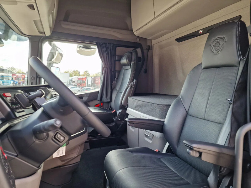Cabeza tractora Scania 590S V8 NGS Highline 4x2 - New - Retarder - Leather - Alloy wheels Led - Navi - NEW!: foto 10