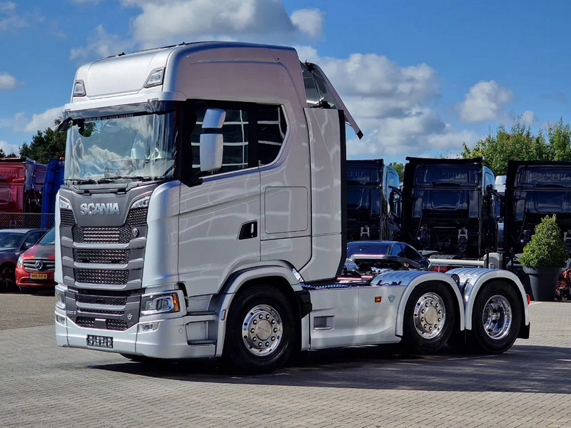 Scania 660S V8 NGS Highline 6x2/4 - New - Full spec - Retarder - Night clima - Led - Leather - Navi - Cabeza tractora: foto 3 Scania 660S V8 NGS Highline 6x2/4 - New - Full spec - Retarder - Night clima - Led - Leather - Navi - Cabeza tractora: foto 3