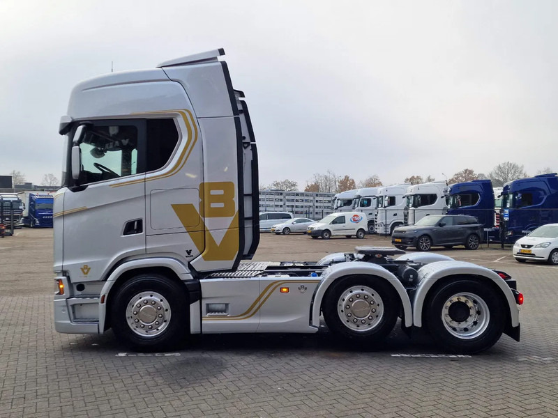 Scania 660S V8 NGS Highline 6x2/4 - New - Full spec - Retarder - Night clima - Led - Leather - Navi - Cabeza tractora: foto 4 Scania 660S V8 NGS Highline 6x2/4 - New - Full spec - Retarder - Night clima - Led - Leather - Navi - Cabeza tractora: foto 4