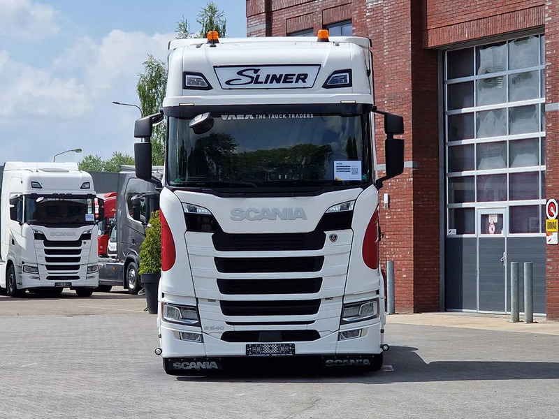 Scania S520 V8 NGS Highline 4x2 - Low deck - Retarder - Custom interior - Night clima - Full air - Led - Navi - Cabeza tractora: foto 2 Scania S520 V8 NGS Highline 4x2 - Low deck - Retarder - Custom interior - Night clima - Full air - Led - Navi - Cabeza tractora: foto 2
