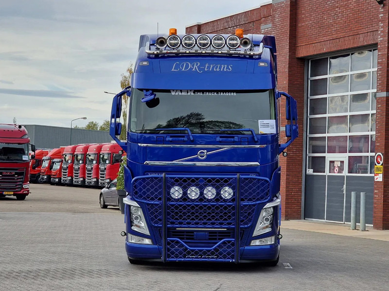 Volvo FH 13.500 Globetrotter 4x2 - Full air - Bull bar - Leather - Fridge - Lightbar - Cabeza tractora: foto 2 Volvo FH 13.500 Globetrotter 4x2 - Full air - Bull bar - Leather - Fridge - Lightbar - Cabeza tractora: foto 2