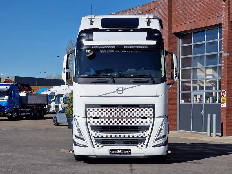 Volvo FH 13.500 Globetrotter XL 6x2 - Retarder - 3.20 WB - I Save - Full air - Cabeza tractora: foto 2 Volvo FH 13.500 Globetrotter XL 6x2 - Retarder - 3.20 WB - I Save - Full air - Cabeza tractora: foto 2