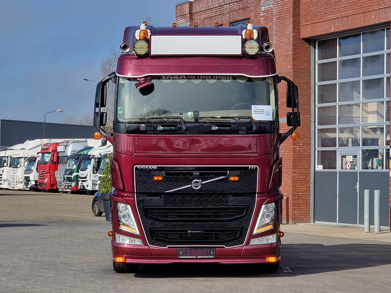 Volvo FH 13.540 Lowroof 6x2 - Show truck - Custom interior - Full air suspension - I parkcool - VEB+ - Cabeza tractora: foto 2 Volvo FH 13.540 Lowroof 6x2 - Show truck - Custom interior - Full air suspension - I parkcool - VEB+ - Cabeza tractora: foto 2