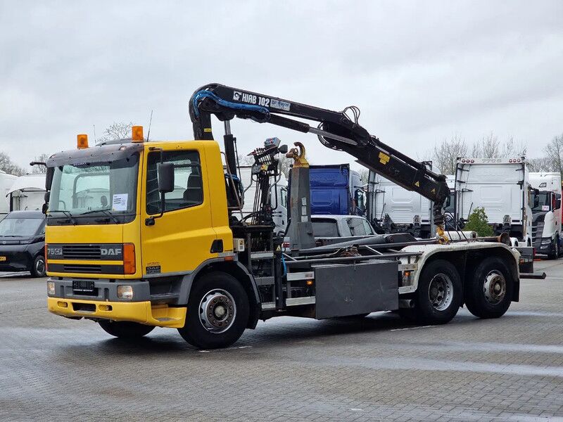 DAF CF 250 6x2*4 - Hooklift - HIAB 102 Crane - Manual gearbox - Steering axle - Euro 3 - Camión con equipo de cable, Camión grúa: foto 4 DAF CF 250 6x2*4 - Hooklift - HIAB 102 Crane - Manual gearbox - Steering axle - Euro 3 - Camión con equipo de cable, Camión grúa: foto 4