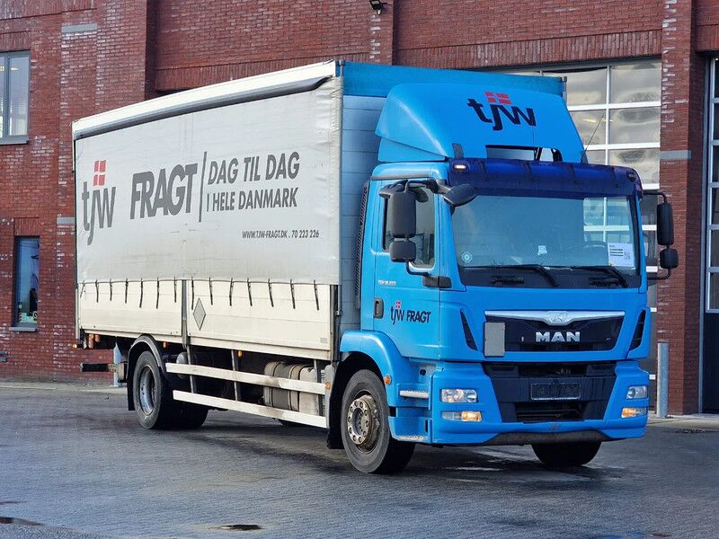 MAN TGM 18.290 - Tautliner with sideboards - Loadlift - Full air - Euro 6 - Automatic gearbox - Camión caja cerrada: foto 1 MAN TGM 18.290 - Tautliner with sideboards - Loadlift - Full air - Euro 6 - Automatic gearbox - Camión caja cerrada: foto 1