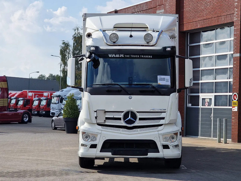 Mercedes-Benz Actros 1833 4x2 - Box with sidedoors - Loadlift - Sleeper cab - Full air - 5.80WB - Camión caja cerrada: foto 2 Mercedes-Benz Actros 1833 4x2 - Box with sidedoors - Loadlift - Sleeper cab - Full air - 5.80WB - Camión caja cerrada: foto 2