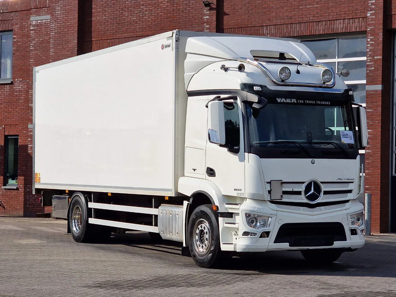 Mercedes-Benz Actros 1833 4x2 - Box with sidedoors - Loadlift - Sleeper cab - Full air - 5.80WB - Camión caja cerrada: foto 1 Mercedes-Benz Actros 1833 4x2 - Box with sidedoors - Loadlift - Sleeper cab - Full air - 5.80WB - Camión caja cerrada: foto 1