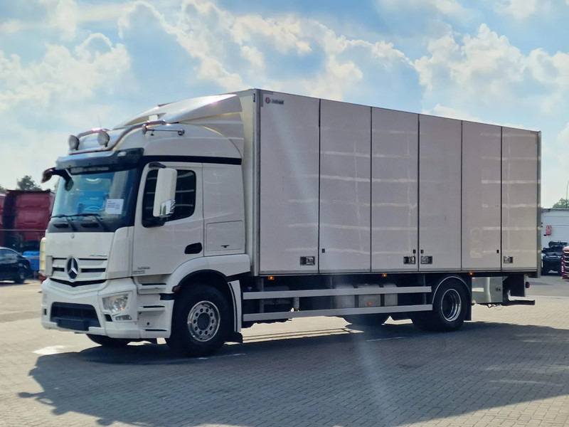 Mercedes-Benz Actros 1833 4x2 - Box with sidedoors - Loadlift - Sleeper cab - Full air - 5.80WB - Camión caja cerrada: foto 3 Mercedes-Benz Actros 1833 4x2 - Box with sidedoors - Loadlift - Sleeper cab - Full air - 5.80WB - Camión caja cerrada: foto 3
