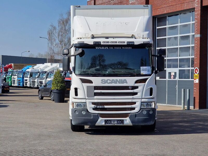 Scania P280 4x2 - Box with sidedoors - Loadlift - Full air - Euro 6 - Camión caja cerrada: foto 2 Scania P280 4x2 - Box with sidedoors - Loadlift - Full air - Euro 6 - Camión caja cerrada: foto 2