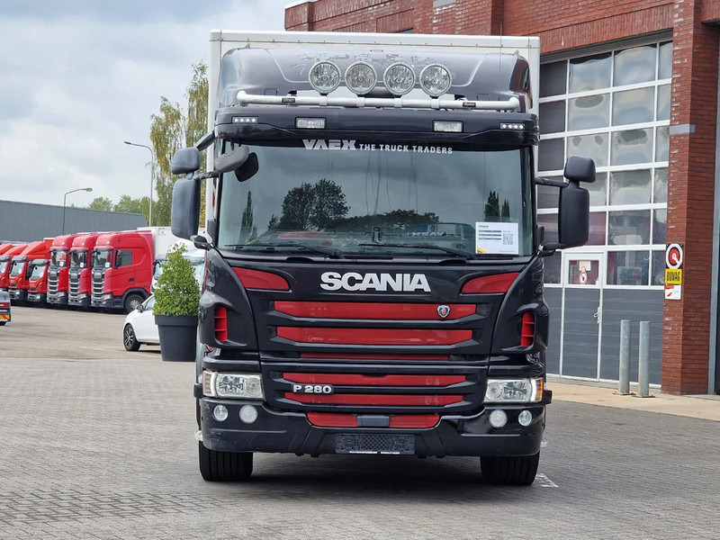 Scania P280 6x2*4 - Box - Loadlift - Low KM - Steering axle - Euro 6 - Full air - Camión caja cerrada: foto 2 Scania P280 6x2*4 - Box - Loadlift - Low KM - Steering axle - Euro 6 - Full air - Camión caja cerrada: foto 2