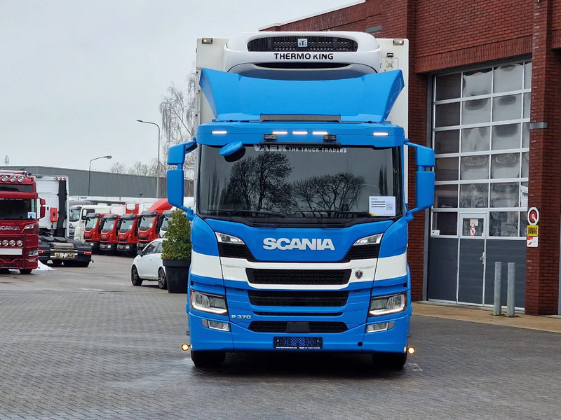 Scania P370 6x2*4 - Thermoking T-1000R Frigo - Bussbygg box - Hooks/Rohrbahnen/Vleeshang - Zepro loadlift - Retarder - Full air - Isotérmico camión: foto 2 Scania P370 6x2*4 - Thermoking T-1000R Frigo - Bussbygg box - Hooks/Rohrbahnen/Vleeshang - Zepro loadlift - Retarder - Full air - Isotérmico camión: foto 2