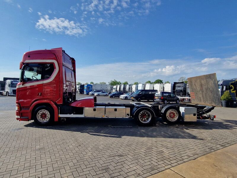 Scania R580 V8 NGS Highline 6x2*4 - Chassis - Loadlift - Retarder - Full air - Steering axle - Chasis camión: foto 4 Scania R580 V8 NGS Highline 6x2*4 - Chassis - Loadlift - Retarder - Full air - Steering axle - Chasis camión: foto 4