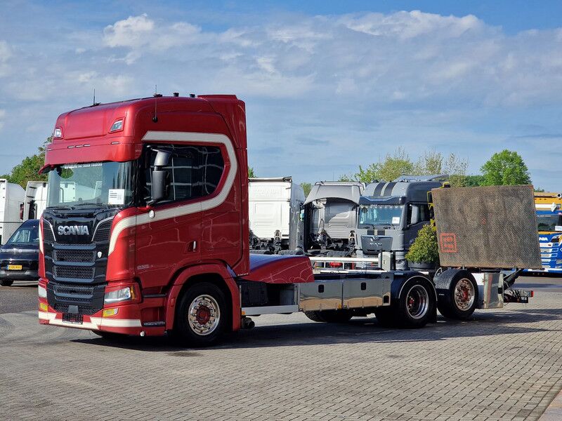 Scania R580 V8 NGS Highline 6x2*4 - Chassis - Loadlift - Retarder - Full air - Steering axle - Chasis camión: foto 3 Scania R580 V8 NGS Highline 6x2*4 - Chassis - Loadlift - Retarder - Full air - Steering axle - Chasis camión: foto 3