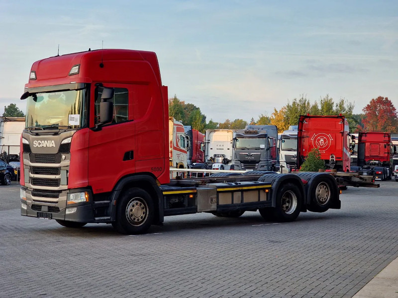 Scania S500 NGS Highline 6x2 - BDF - Full air - Navi - Retarder - Portacontenedore/ Intercambiable camión: foto 3 Scania S500 NGS Highline 6x2 - BDF - Full air - Navi - Retarder - Portacontenedore/ Intercambiable camión: foto 3
