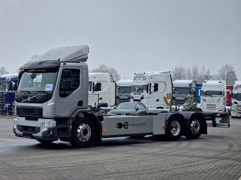 Volvo FE Electric - 6x2*4 - BDF - Ful air - 100% Electric - Low KM - Portacontenedore/ Intercambiable camión, Camión eléctrico: foto 3 Volvo FE Electric - 6x2*4 - BDF - Ful air - 100% Electric - Low KM - Portacontenedore/ Intercambiable camión, Camión eléctrico: foto 3