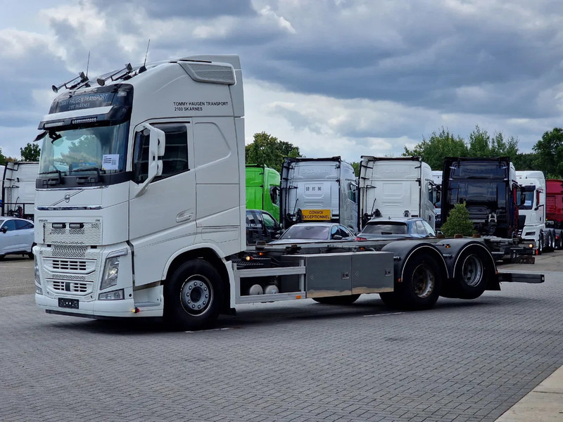 Volvo FH 13.500 Globetrotter XL 6x2 - BDF - Retarder - I parkcool - Full air - 4.90 WB - Portacontenedore/ Intercambiable camión: foto 3 Volvo FH 13.500 Globetrotter XL 6x2 - BDF - Retarder - I parkcool - Full air - 4.90 WB - Portacontenedore/ Intercambiable camión: foto 3