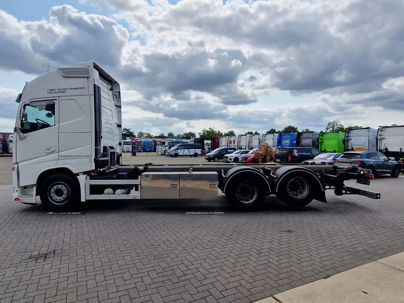 Volvo FH 13.500 Globetrotter XL 6x2 - BDF - Retarder - I parkcool - Full air - 4.90 WB - Portacontenedore/ Intercambiable camión: foto 4 Volvo FH 13.500 Globetrotter XL 6x2 - BDF - Retarder - I parkcool - Full air - 4.90 WB - Portacontenedore/ Intercambiable camión: foto 4