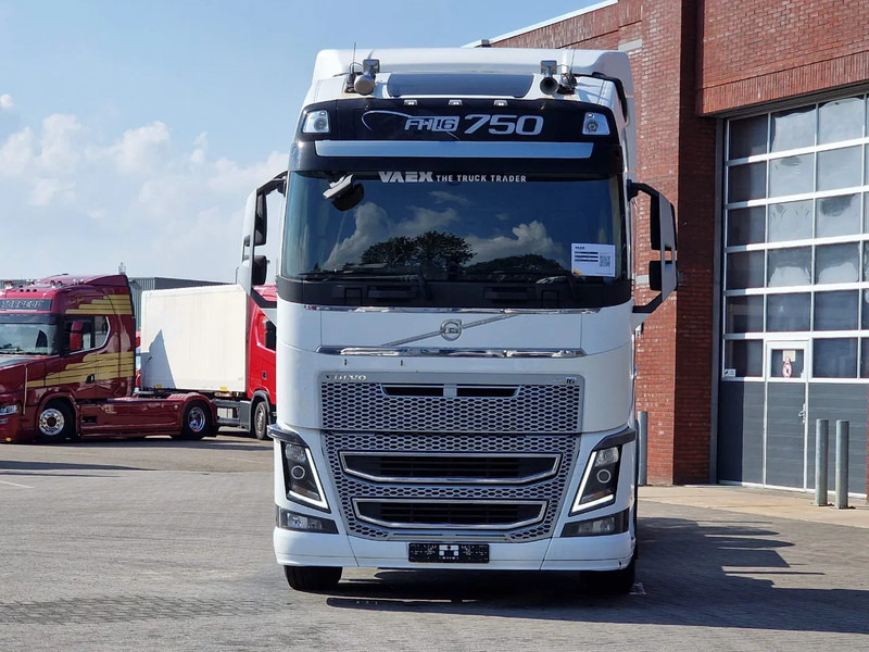 Volvo FH 16.750 Globetrotter 6x2 BDF - Retarder - HUB reduction - Euro 5 - 4.90 WB - Portacontenedore/ Intercambiable camión: foto 2 Volvo FH 16.750 Globetrotter 6x2 BDF - Retarder - HUB reduction - Euro 5 - 4.90 WB - Portacontenedore/ Intercambiable camión: foto 2