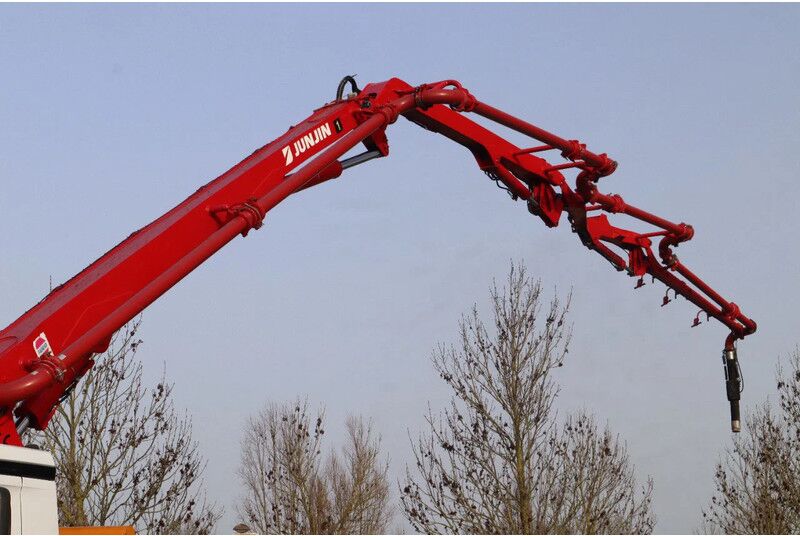 Mercedes-Benz Arocs 2546 6X2*4 | JUNJIN 25 METER | REMOTE | EURO 6 - Bomba de hormigón: foto 3 Mercedes-Benz Arocs 2546 6X2*4 | JUNJIN 25 METER | REMOTE | EURO 6 - Bomba de hormigón: foto 3