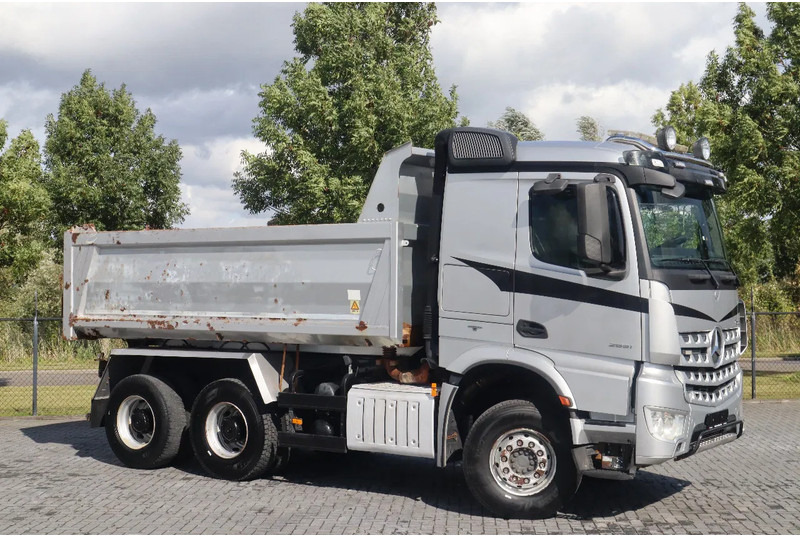 Mercedes-Benz Arocs 2651 | 6X4 | RETARDER | BIG AXLES | EURO 6 - Volquete camión: foto 3 Mercedes-Benz Arocs 2651 | 6X4 | RETARDER | BIG AXLES | EURO 6 - Volquete camión: foto 3
