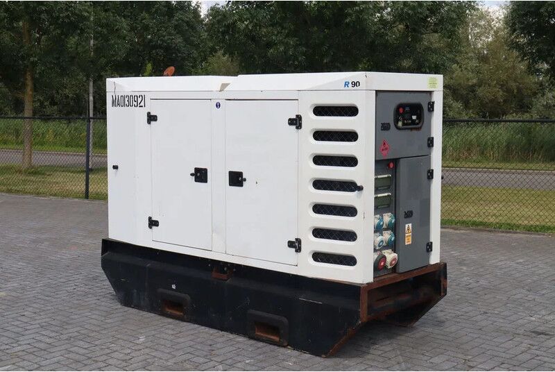 SDMO R90C3 | 90 KVA | 400 V - Generador industriale: foto 2 SDMO R90C3 | 90 KVA | 400 V - Generador industriale: foto 2