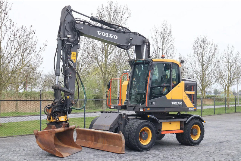 Volvo EWR 150 E | ROTOTILT | BUCKET | TRAILER HYDR - Excavadora de ruedas: foto 2 Volvo EWR 150 E | ROTOTILT | BUCKET | TRAILER HYDR - Excavadora de ruedas: foto 2