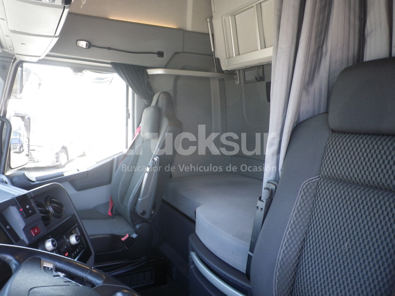 Cabeza tractora RENAULT T520 HIGH SLEEPER CAB: foto 9