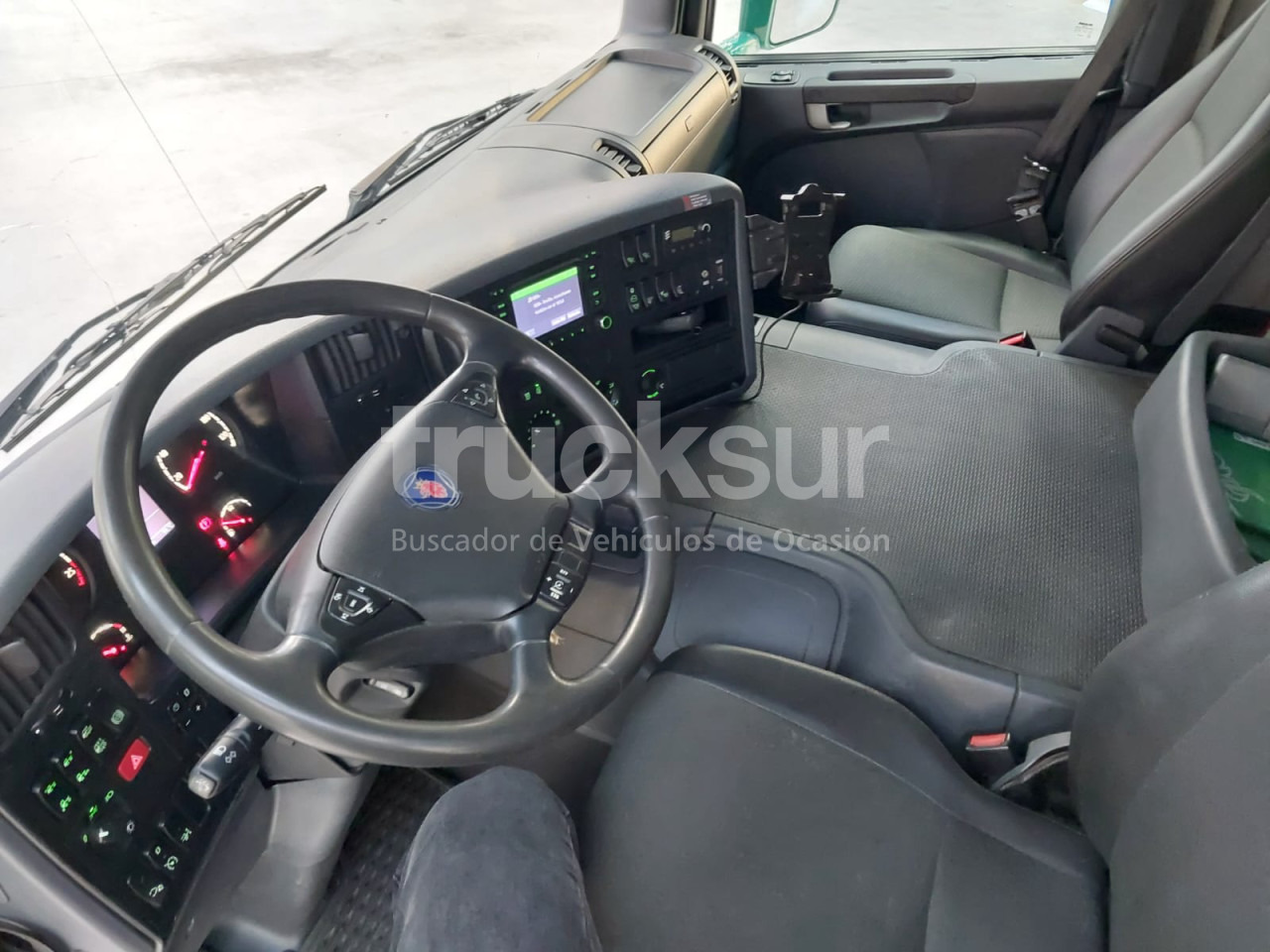Foto del interior 1: Chasis camión SCANIA P280.18