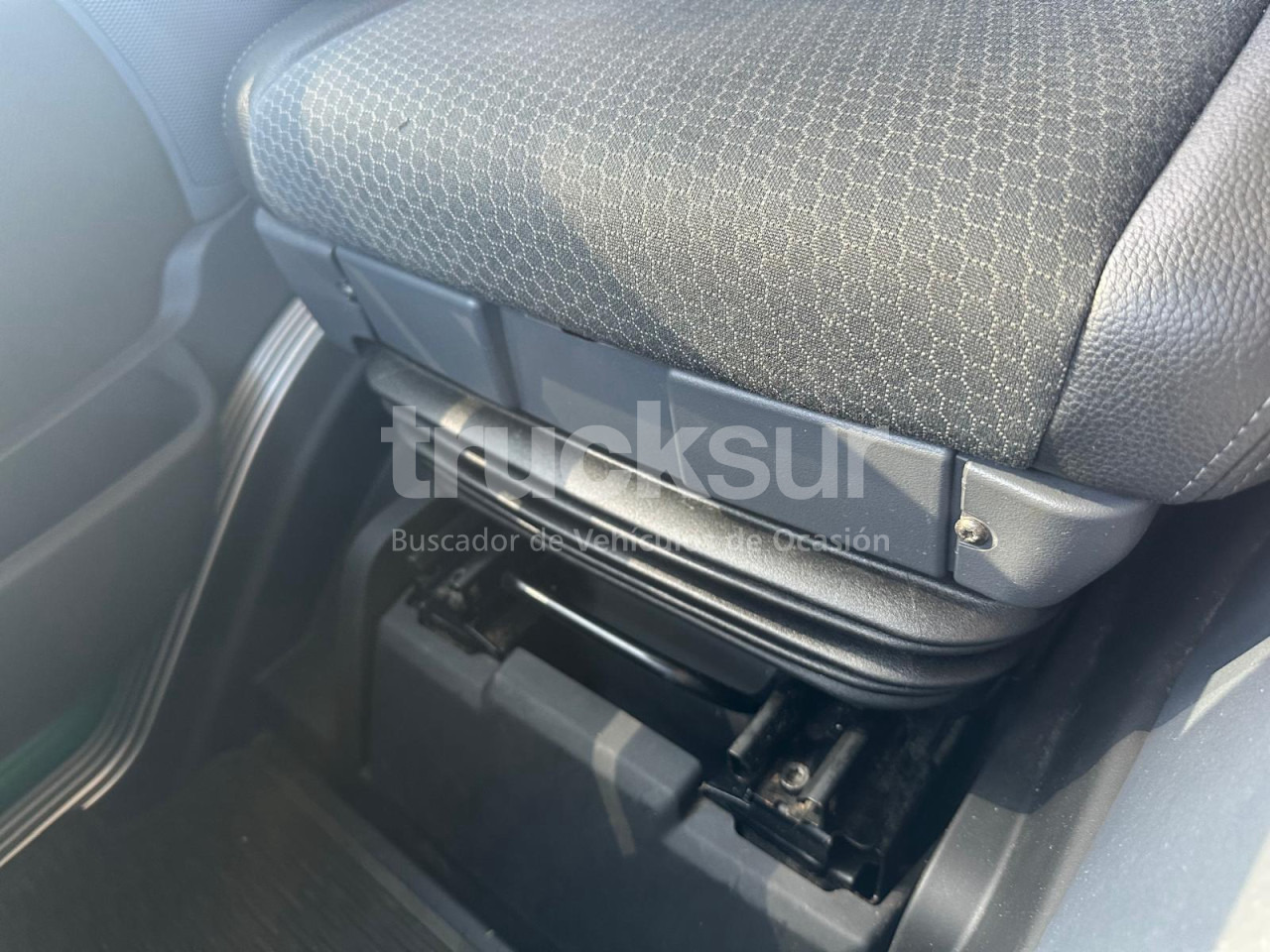 Camión lona SCANIA P320: foto 36