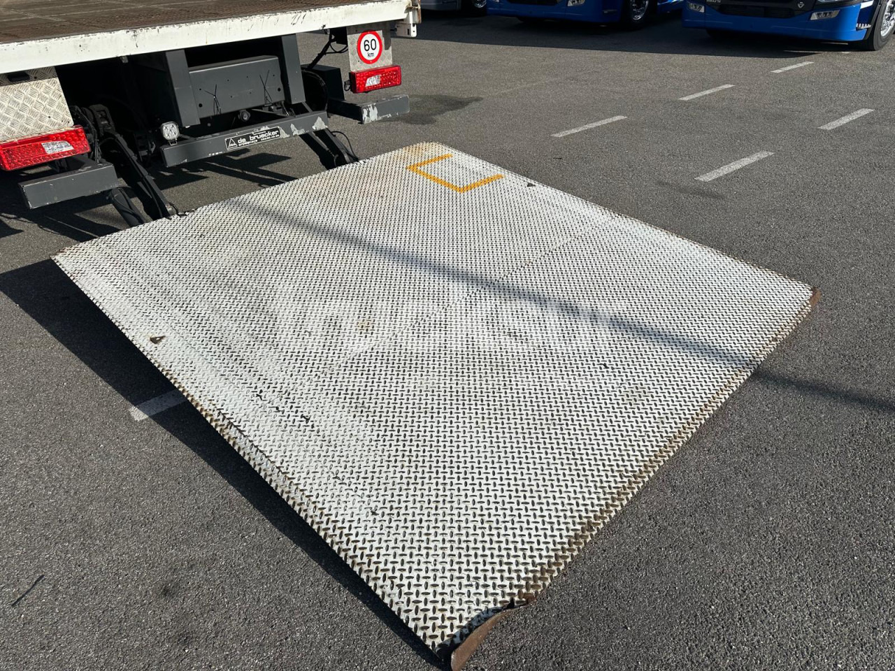 Camión lona SCANIA P320: foto 8