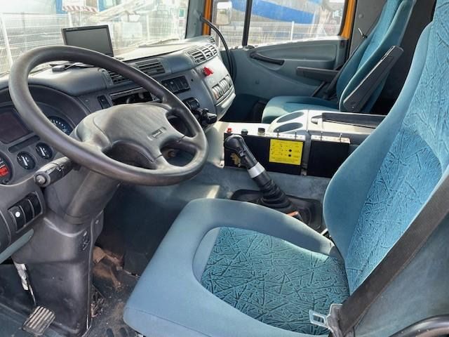 Foto del interior 1: Multibasculante camión DAF CF85 340 Foto del interior 1: Multibasculante camión DAF CF85 340