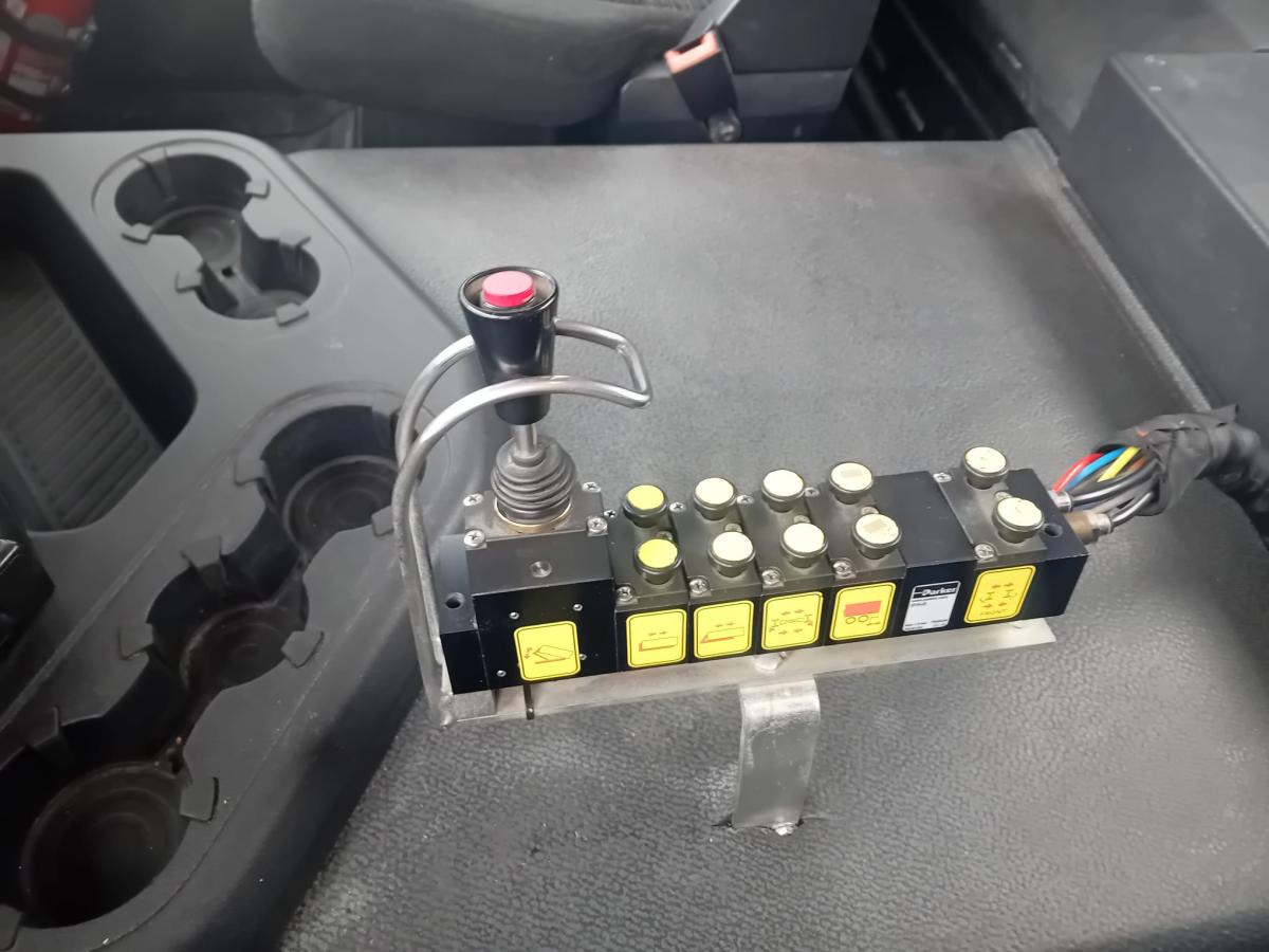 Mercedes Antos 2643 - Multibasculante camión: foto 4 Mercedes Antos 2643 - Multibasculante camión: foto 4