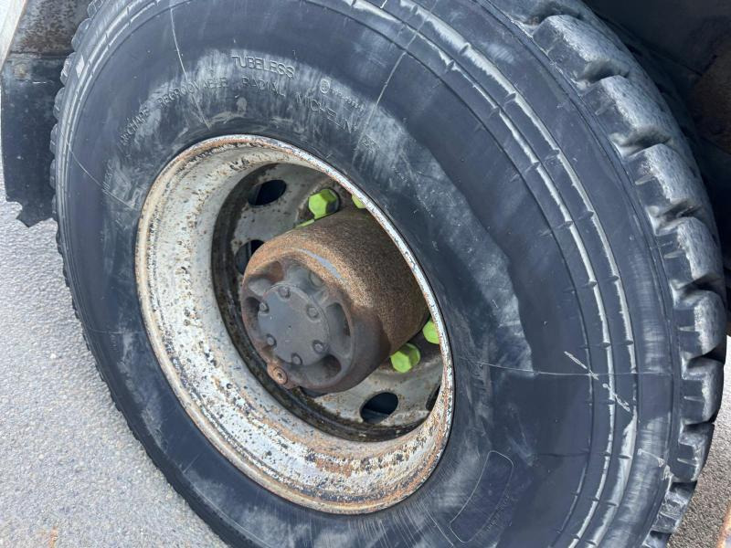 Portacontenedor de cadenas camión Volvo FM 380: foto 6