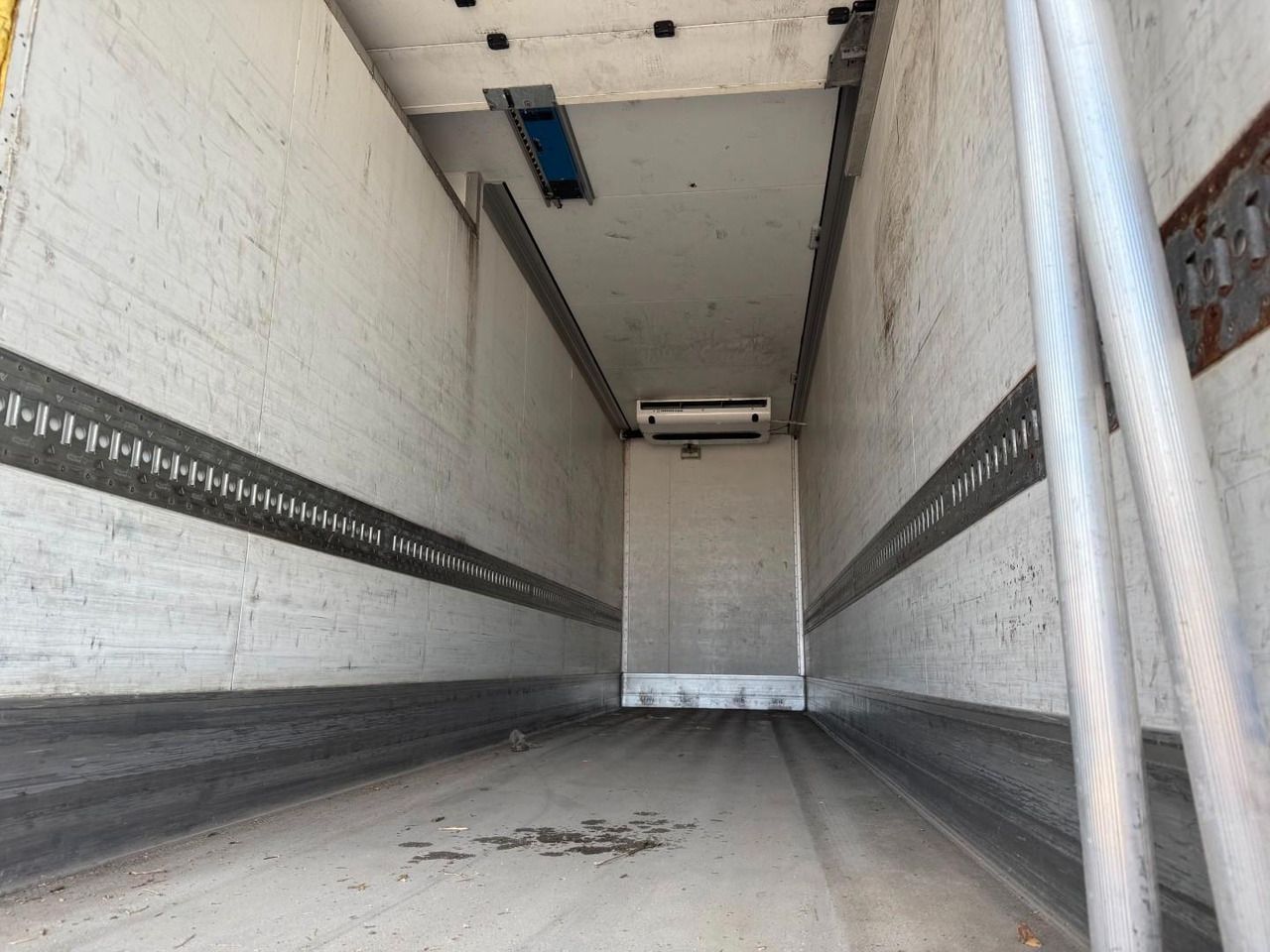 Frigorífico camión Iveco 180E32 Schmitz / Thermo King T-1200R Spectrum Iveco 180E32 Schmitz / Thermo King T-1200R Spectrum: foto 12 Frigorífico camión Iveco 180E32 Schmitz / Thermo King T-1200R Spectrum Iveco 180E32 Schmitz / Thermo King T-1200R Spectrum: foto 12