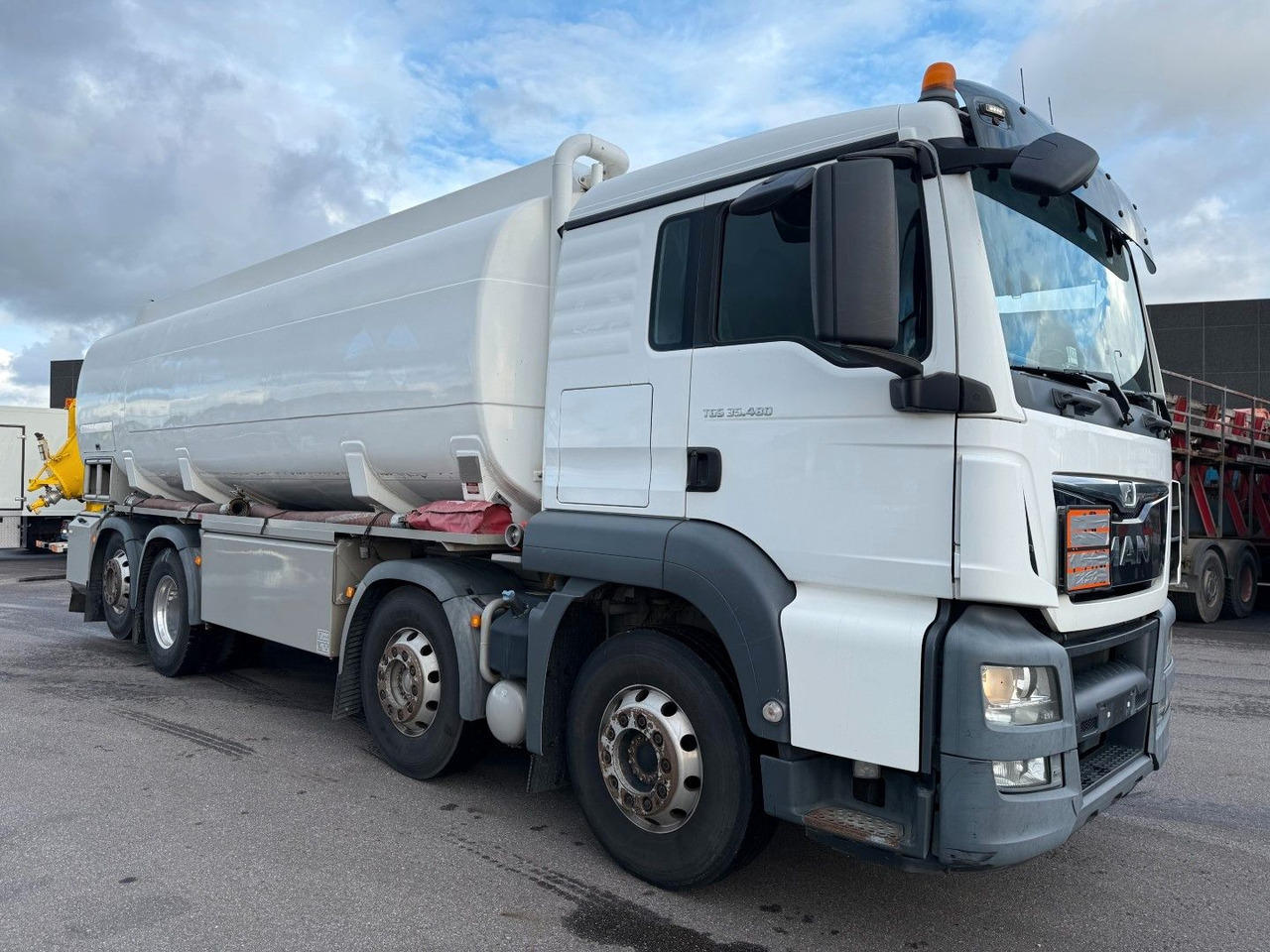 MAN TGS 35.480 8x2*6 Euro 6 23.000 l ADR Tanktruck - Cisterna camión: foto 2 MAN TGS 35.480 8x2*6 Euro 6 23.000 l ADR Tanktruck - Cisterna camión: foto 2