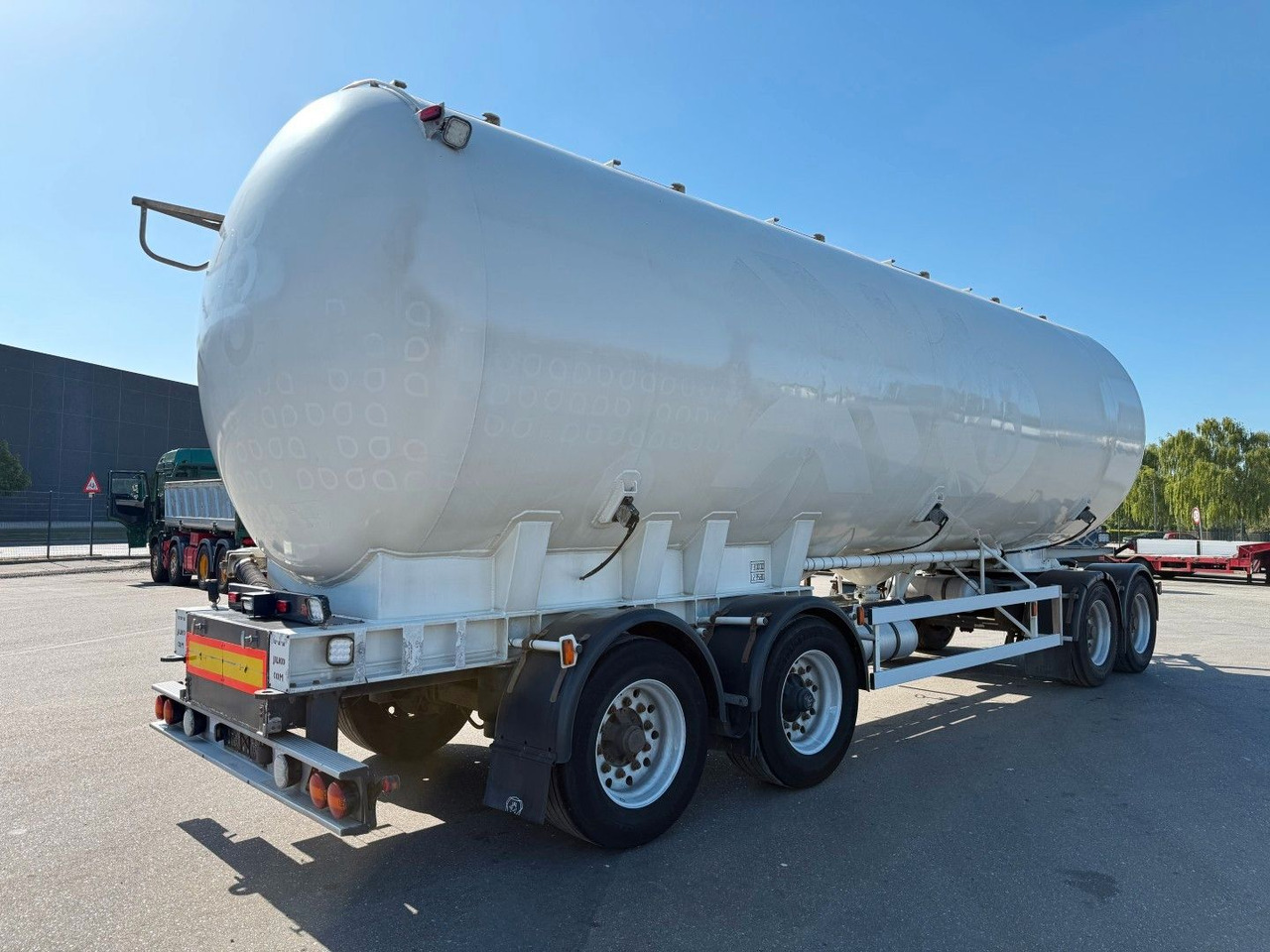 P4T30 4 axle 42 m3 Alu Silo tank - Cisterna remolque: foto 3 P4T30 4 axle 42 m3 Alu Silo tank - Cisterna remolque: foto 3