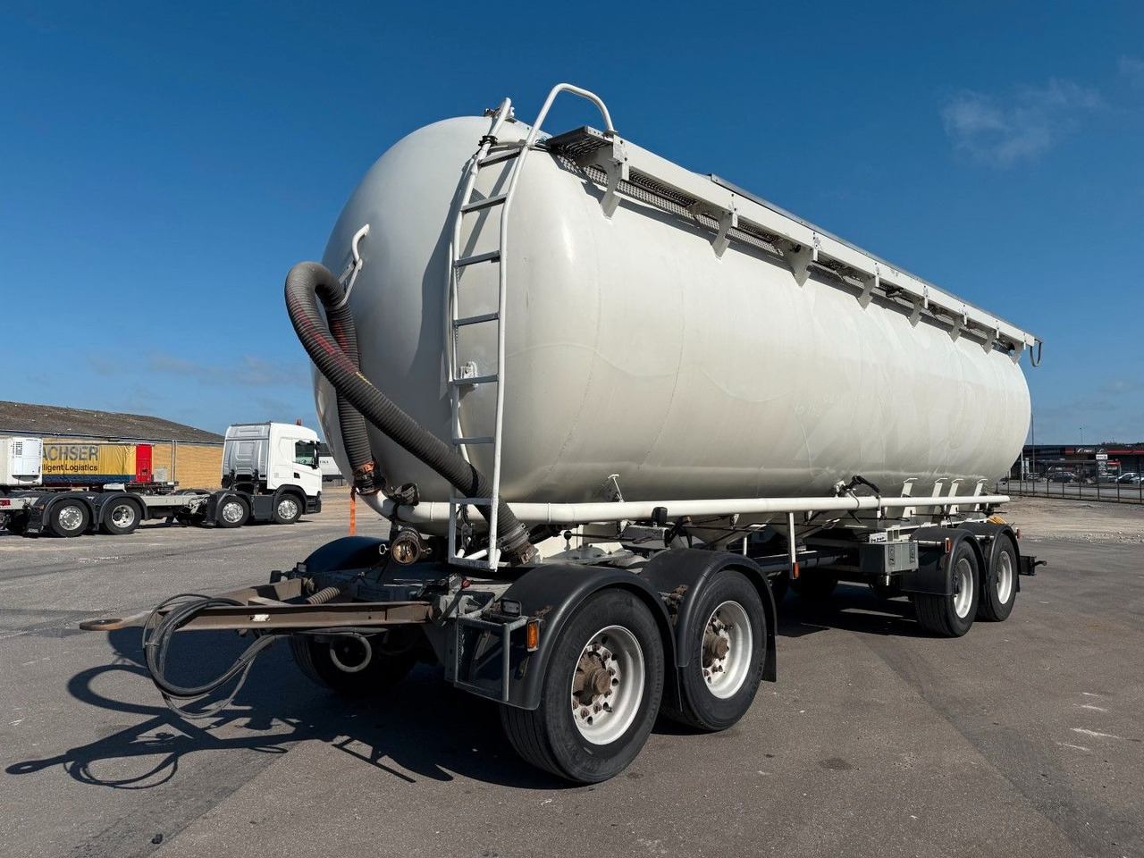 P4T30 4 axle 42 m3 Alu Silo tank - Cisterna remolque: foto 1 P4T30 4 axle 42 m3 Alu Silo tank - Cisterna remolque: foto 1