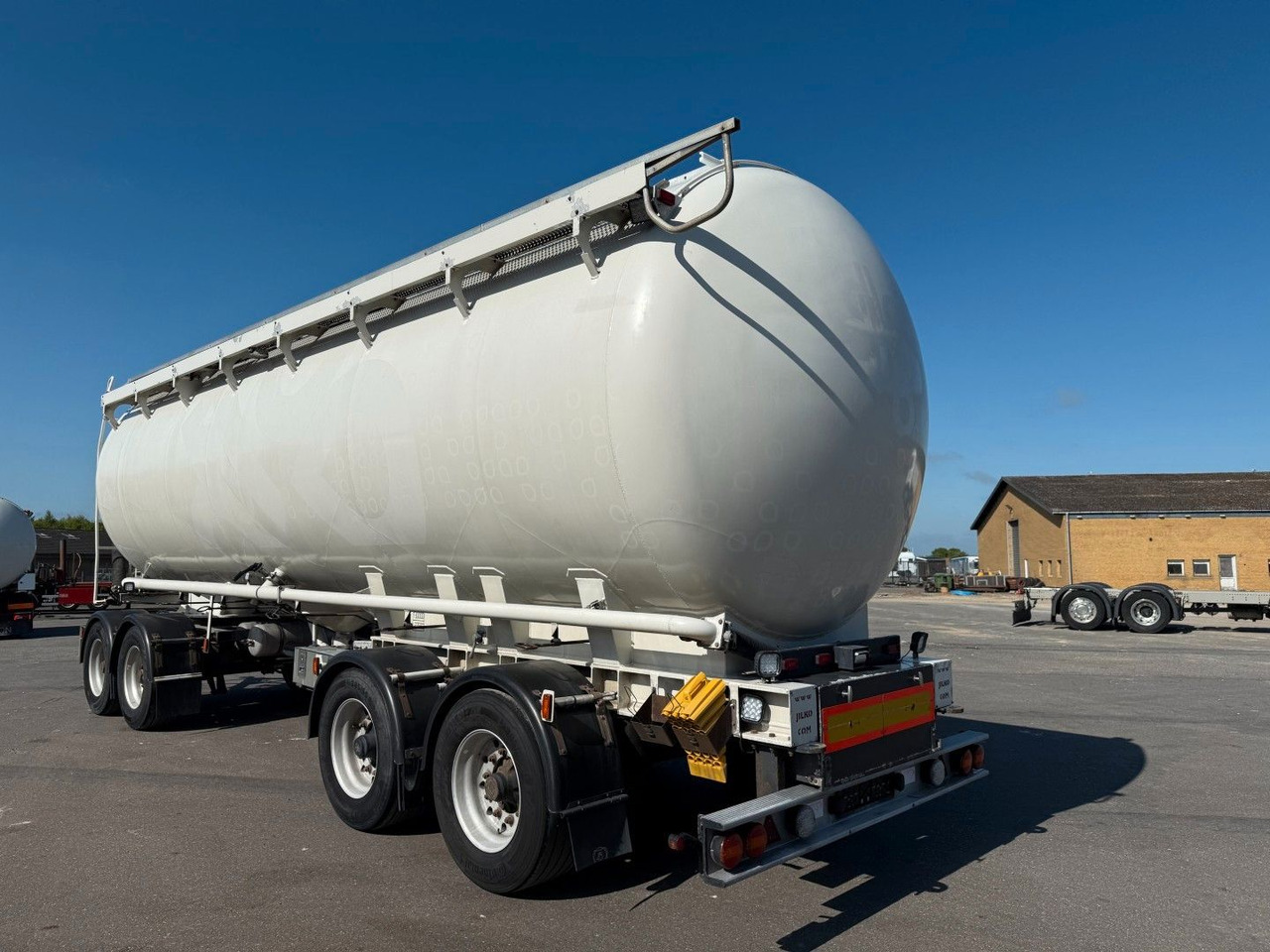 P4T30 4 axle 42 m3 Alu Silo tank - Cisterna remolque: foto 4 P4T30 4 axle 42 m3 Alu Silo tank - Cisterna remolque: foto 4